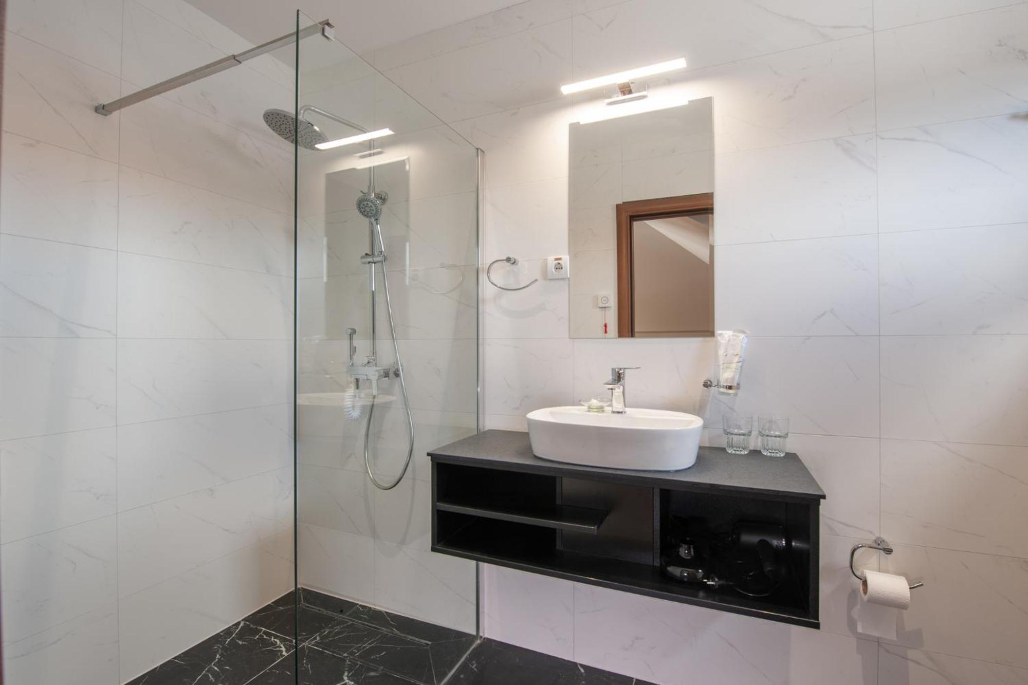 Hotel Kralj Kraljevo Oda fotoğraf